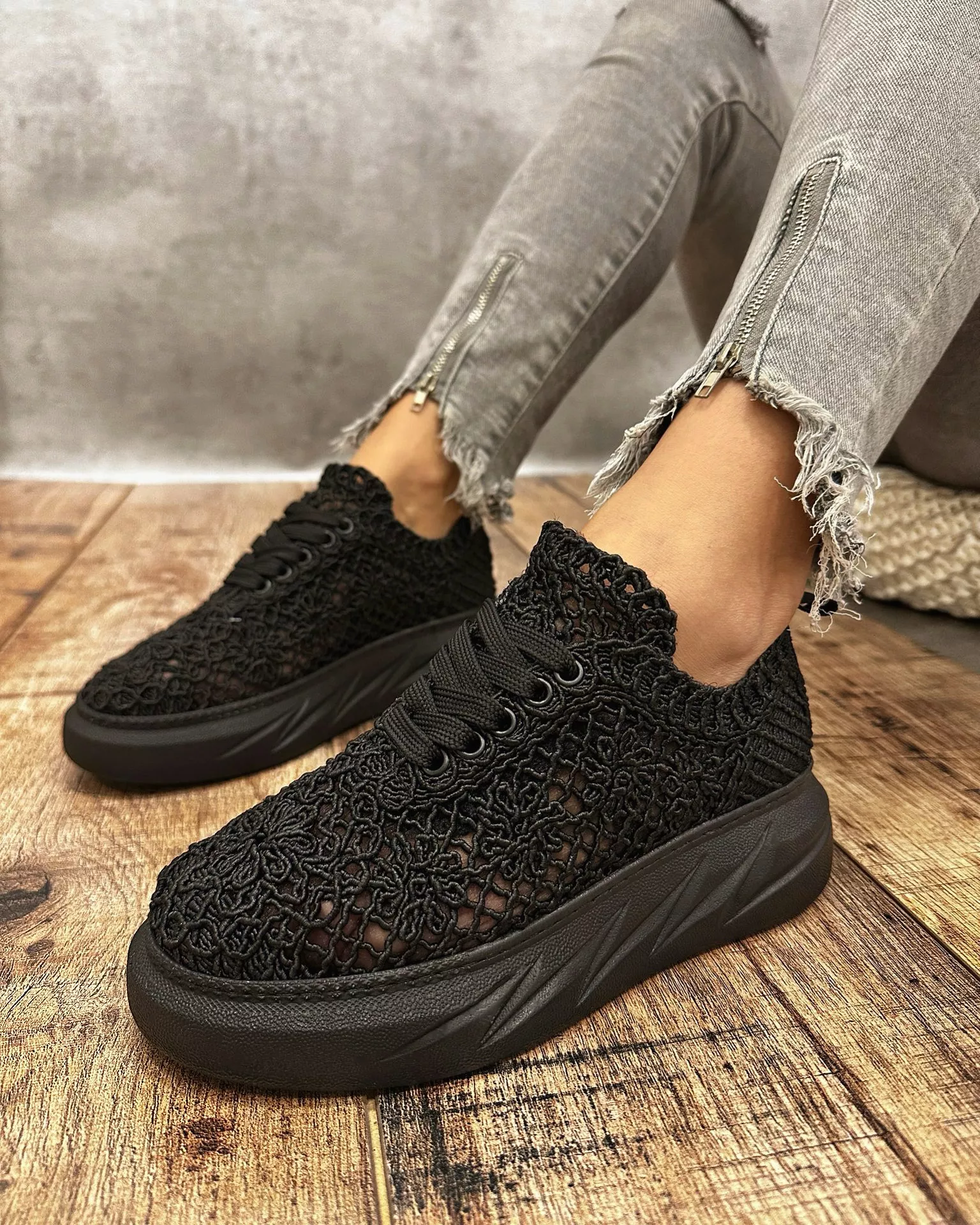 Black E406 Women's Sneakers