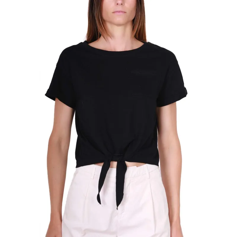 Cropped black t-shirt