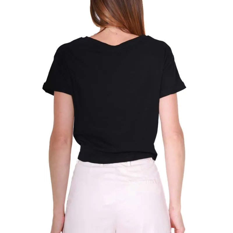 Cropped black t-shirt