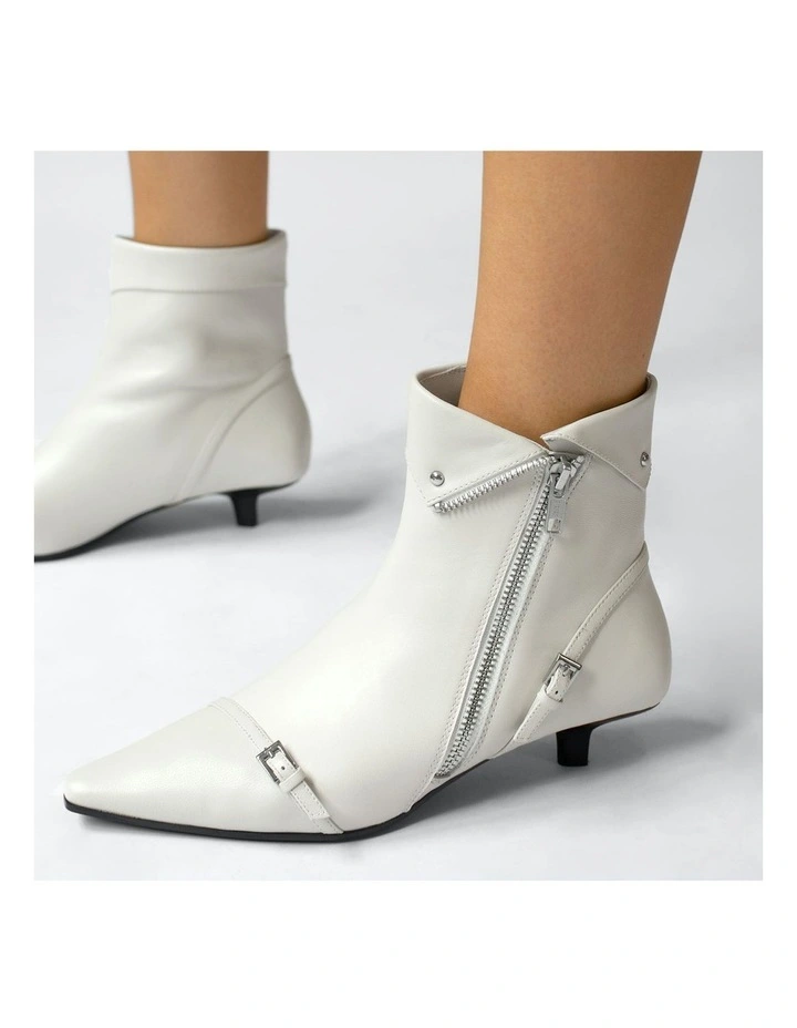 Felix Ankle Boots in White