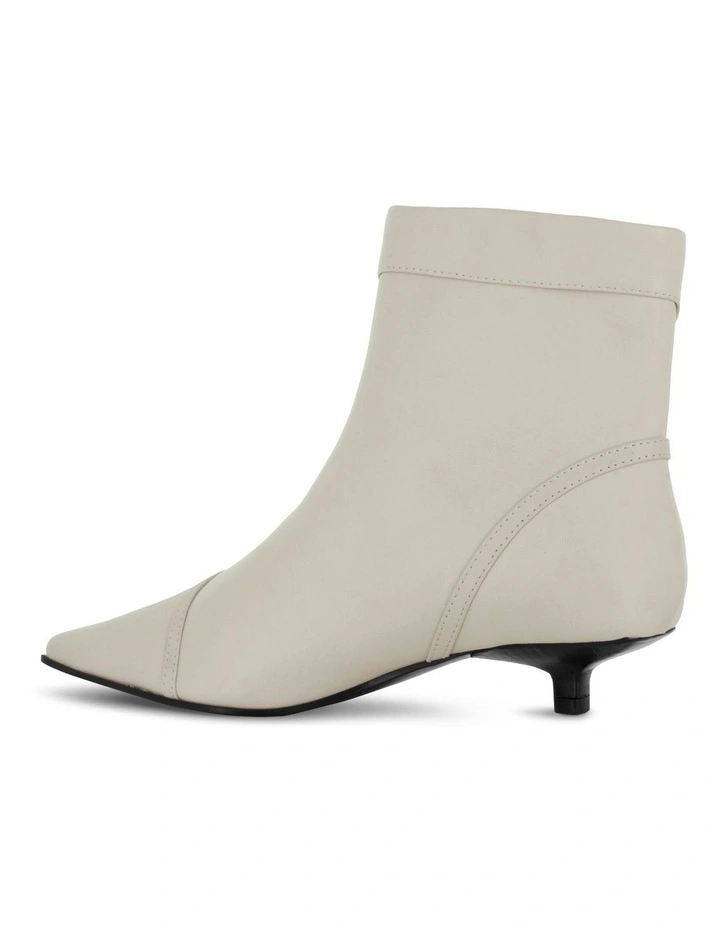 Felix Ankle Boots in White