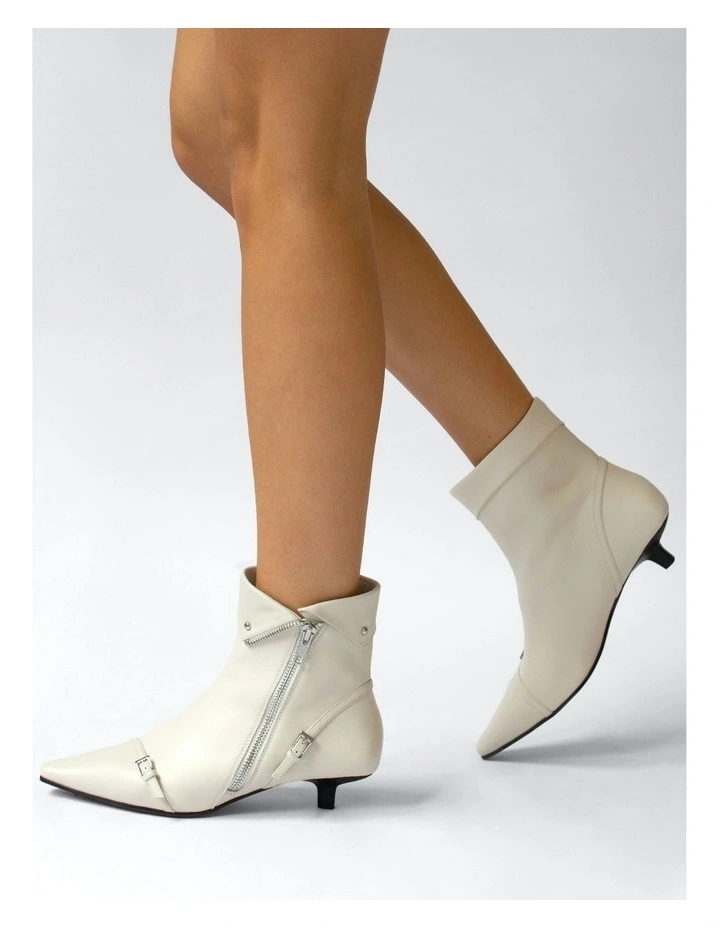 Felix Ankle Boots in White