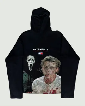 VA-AW23-661 SCREAM VETEMENTS  X TOMMY HILFIGER TAPESTRY HOODIE